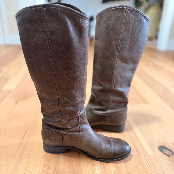 Frye - Melissa Button 2 - Size 8 - Picture 3 of 11